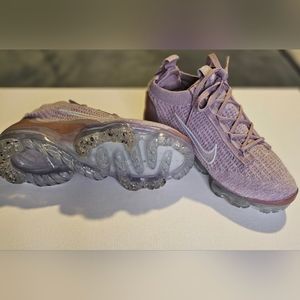 (54)- NWOB- Nike Purple Vapor Max!🚺 Very Comfortable Shoe🤩 These Are🔥
